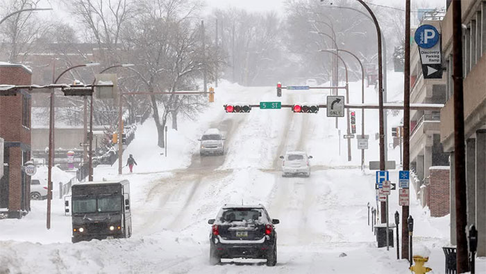 Tuyết rơi dày đặc ngày 12/1 tại thành phố Sioux, Iowa.