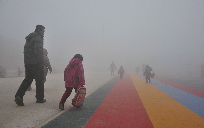 Hình ảnh thủ đô Bắc Kinh chìm trong khói bụi gây ám ảnh.