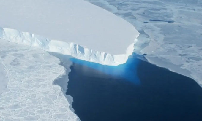 Sông băng Thwaites mất khối lượng băng lớn mỗi năm.