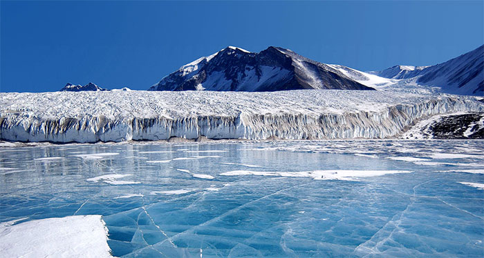 Các hồ dưới lớp băng của Nam Cực lấp đầy và thoát nước theo các chu kỳ bí ẩn.