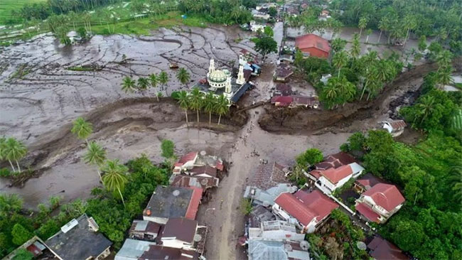 Khung cảnh trên cao tại một huyện bị ảnh hưởng bởi lũ quét ở tỉnh Tây Sumatra, Indonesia.