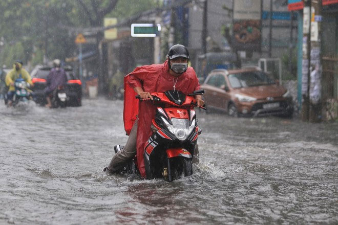 Từ chiều nay 15/5, Thủ đô Hà Nội và Bắc bộ xuất hiện mưa giông lớn.