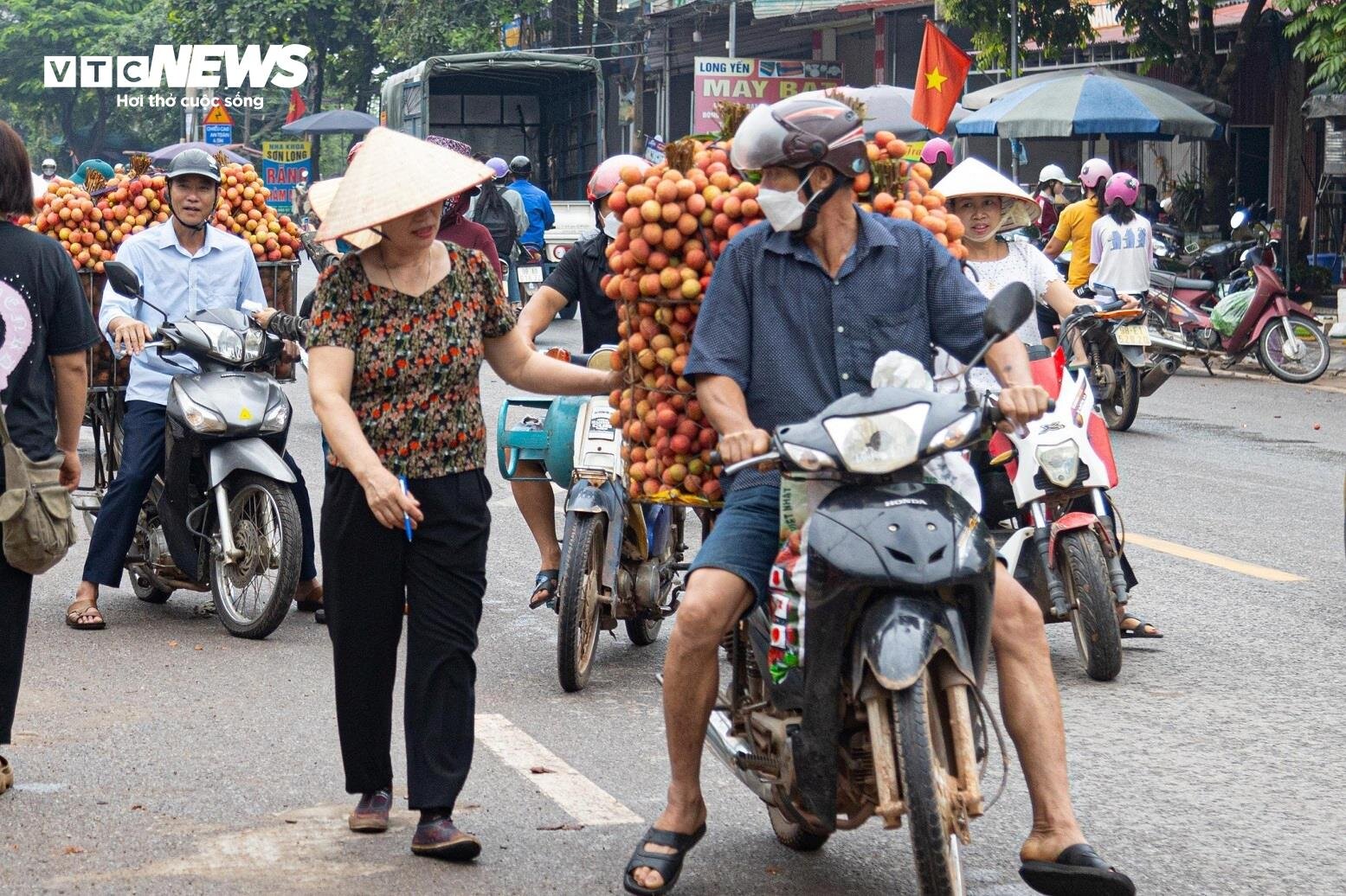 Thủ phủ vải thiều Lục Ngạn mất mùa, giá tăng gấp rưỡi- Ảnh 3.