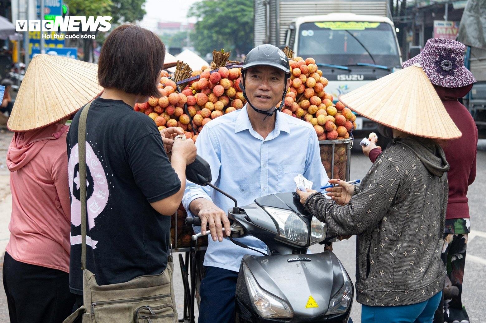 Thủ phủ vải thiều Lục Ngạn mất mùa, giá tăng gấp rưỡi- Ảnh 8.