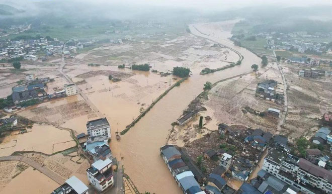 Thành phố Mai Châu "biến thành biển" vì đợt mưa lũ lớn nhất trong lịch sử khu vực.