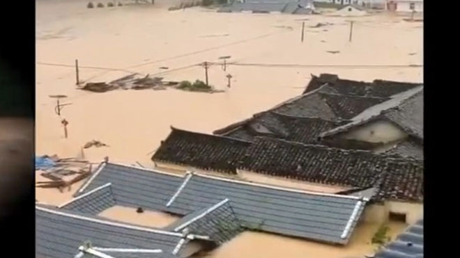 Thành phố Mai Châu "biến thành biển" vì đợt mưa lũ lớn nhất trong lịch sử khu vực.