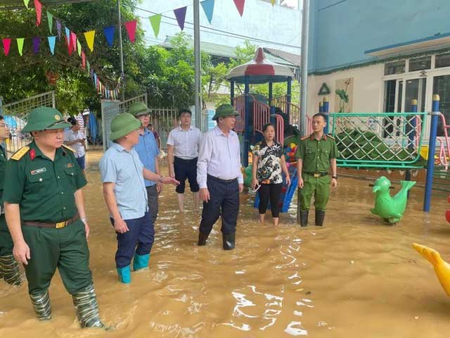 Kiểm tra thực tế tại Trường Mầm non thành phố Cao Bằng.