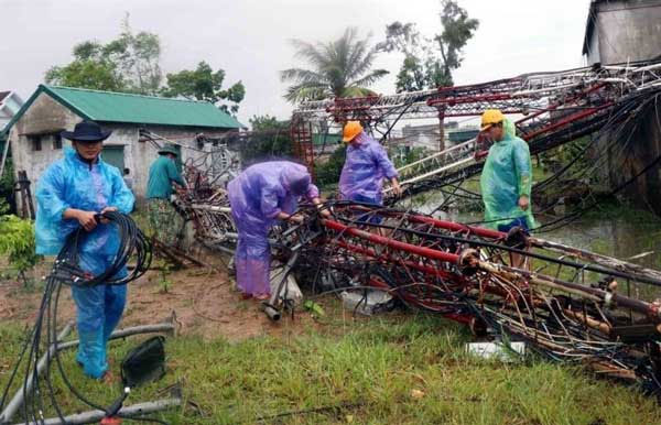 Các công trình công cộng tại khu vực hoàn lưu bão bị ảnh hưởng nặng nề.