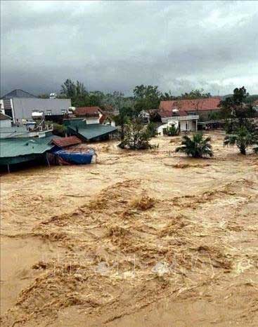 Lũ tràn công trình thuỷ lợi Hà Thanh, xã Đông Hải, huyện Tiên Yên, gây ngập lụt khu dân cư.