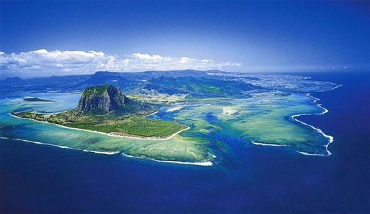 Vẻ đẹp kì diệu: “thác nước dưới biển” tại đảo Mauritius