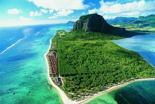 Vẻ đẹp kì diệu: “thác nước dưới biển” tại đảo Mauritius