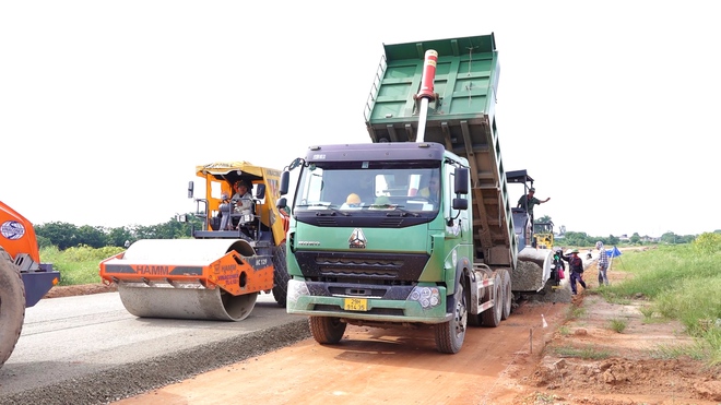 Hình hài bất ngờ ở "siêu dự án" hàng chục nghìn tỷ đi qua 7 quận, huyện ở Hà Nội sau 1 năm thi công- Ảnh 16.