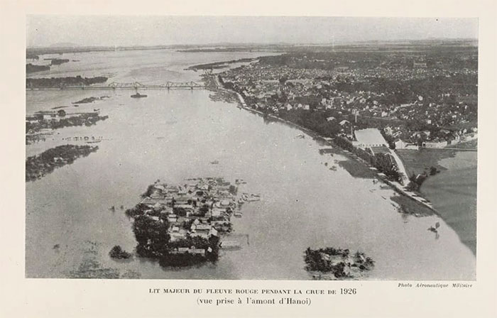 Trận lụt lịch sử năm 1926. (Ảnh biển nước đe dọa Hà nội mùa lũ năm 1926).