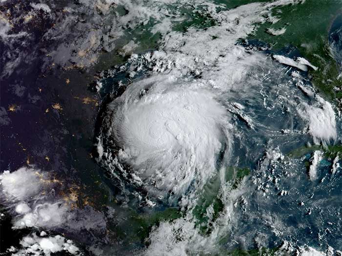 Bão Harvey, di chuyển chậm ở khu vực Texas, Mỹ gây thiệt hại lớn.