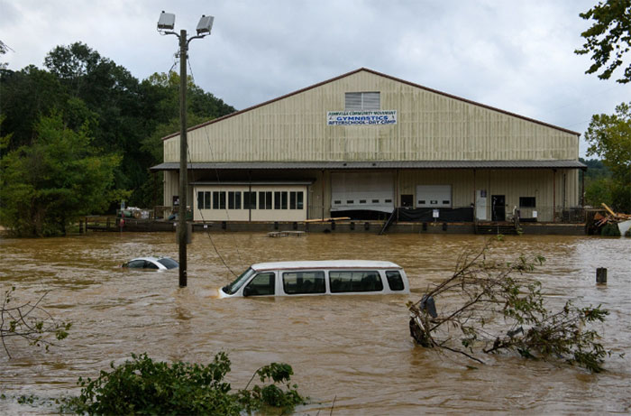 Bão Helene gây ngập nặng ở Asheville, North Carolina (Mỹ).