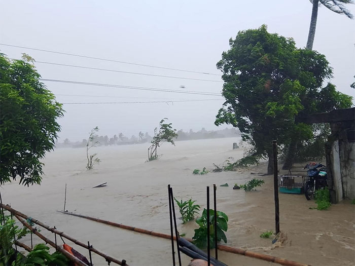 Những hình ảnh đầu tiên tại Philippines nơi bão Trà Mi đi qua.