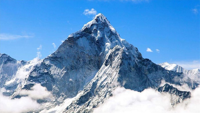 Everest là ngọn núi cao nhất thế giới hiện nay với chiều cao 8.849m. 