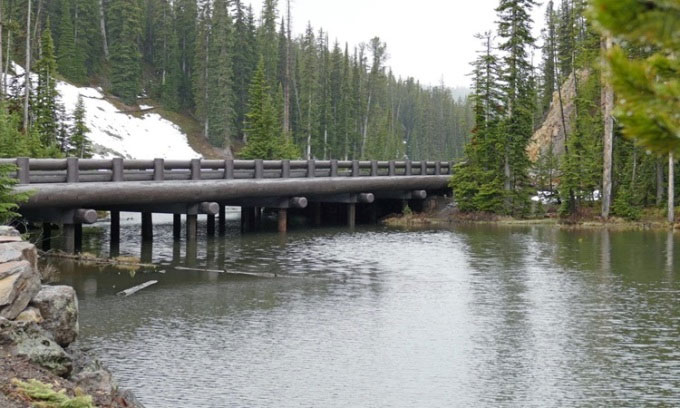 Hồ Isa trong vườn quốc gia Yellowstone.